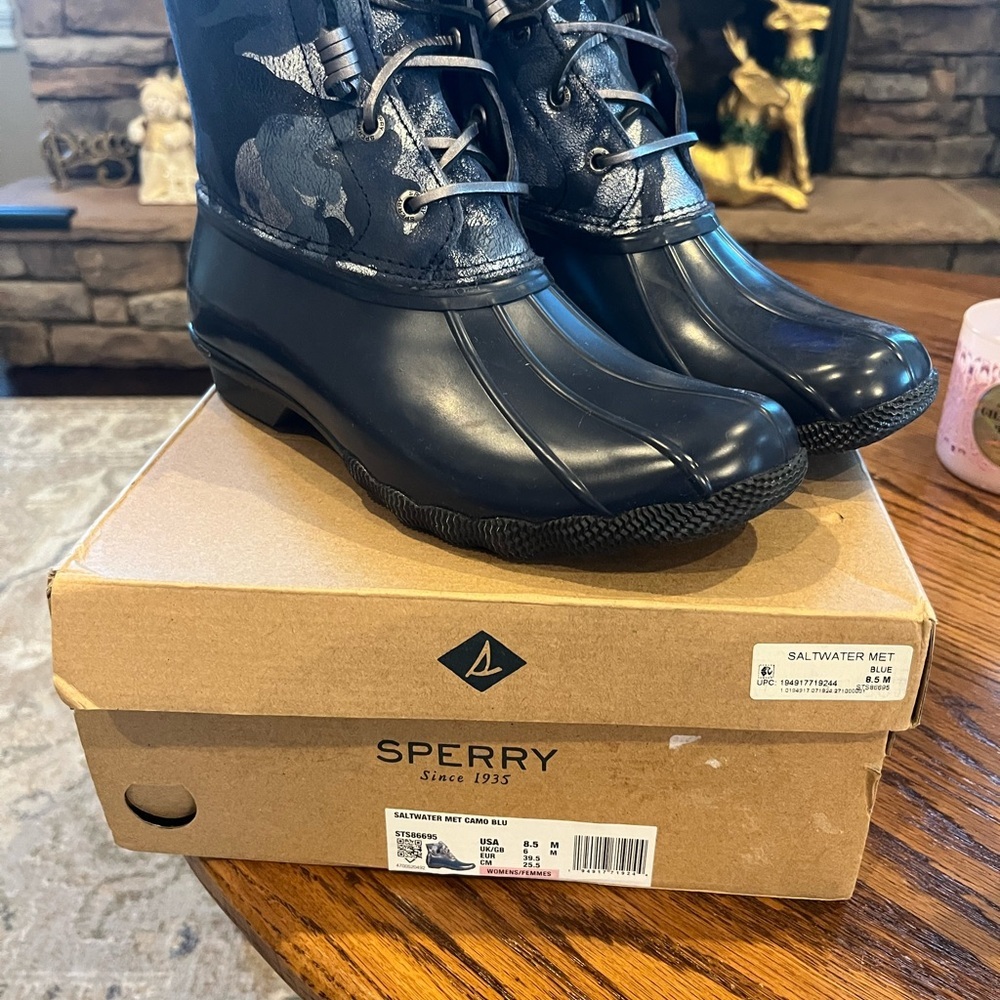 Sperry Navy Saltwater Boots Brand New size 8.5